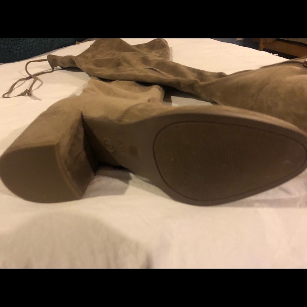 Boots - Picture 3 of 4